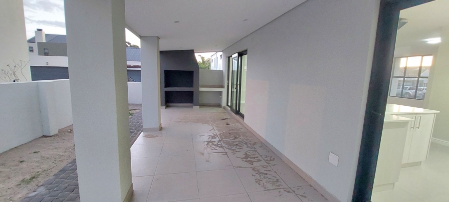 3 Bedroom Property for Sale in Jakarandas Western Cape